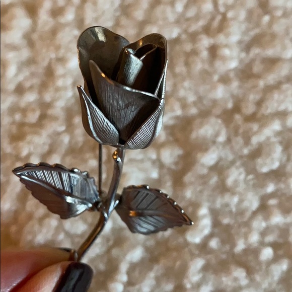 Vintage Giovanni silver tone rosebud flower brooch - Picture 9 of 9